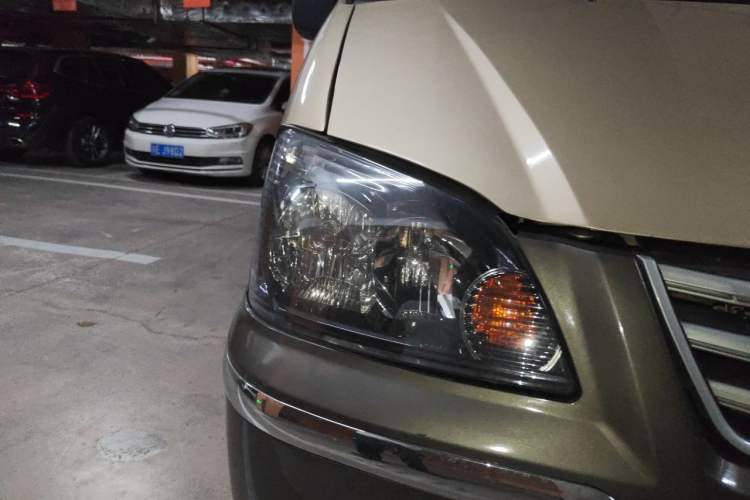 Used FORTHING Lingzhi 2015 V3 1.5L 7-Seater Comfort Model Right Front Headlight