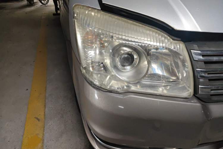 Used FORTHING Lingzhi 2015 M5 Q3 2.0L 7-seat Long-wheelbase Comfort Version Right Front Headlight
