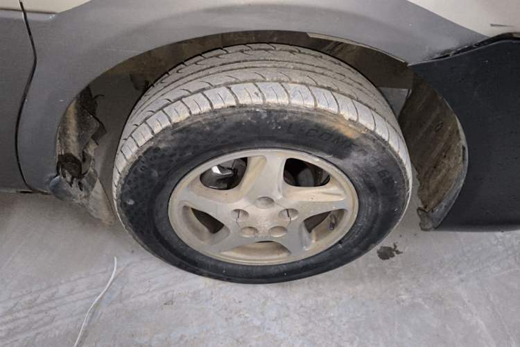 Used FORTHING Lingzhi 2015 M3 1.6L 7-Seater Comfort Model Right Front Wheel Hub
