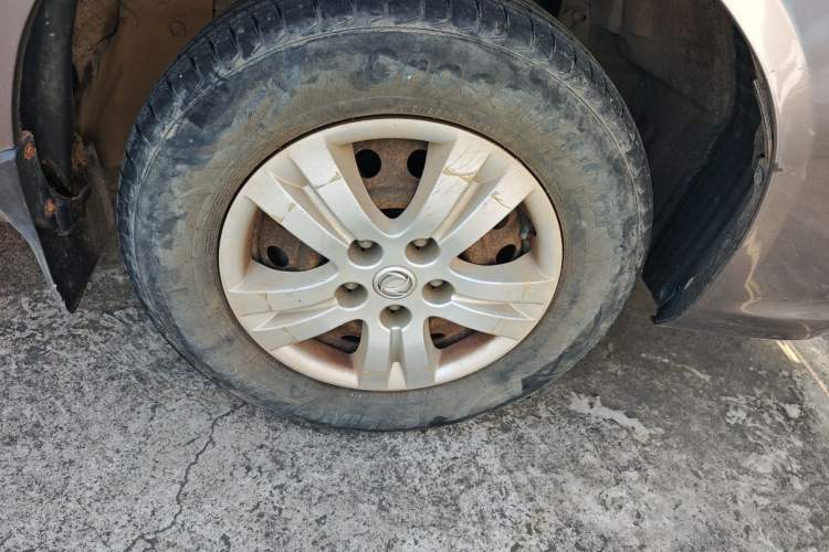 Used FORTHING Lingzhi 2015 M5 Q7 2.0L 7-seat Long-Wheelbase Comfort Model Right Front Wheel Hub