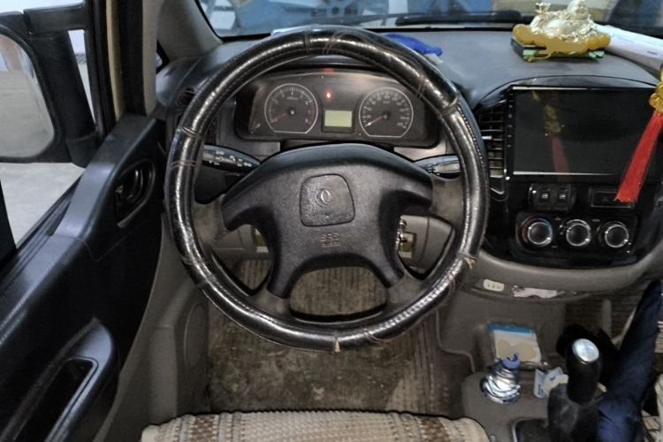 Used FORTHING Lingzhi 2015 M3 1.6L 7-Seater Comfort Model Steering Wheel