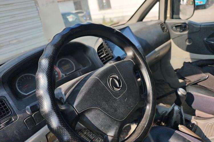Used FORTHING Lingzhi 2015 M5 Q7 2.0L 7-seat Long-Wheelbase Comfort Model Steering Wheel
