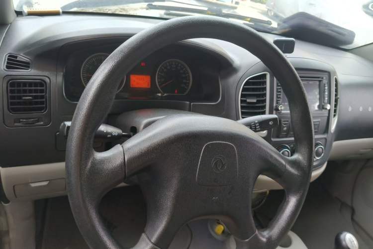 Used FORTHING Lingzhi 2015 V3 1.5L 7-seat Standard Model Steering Wheel