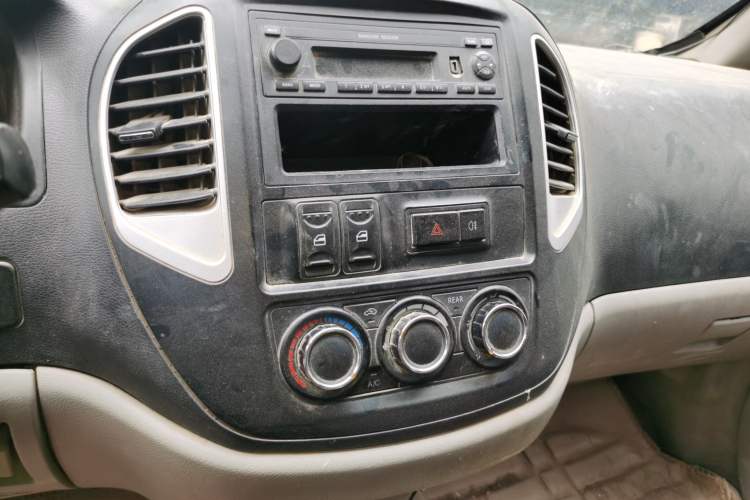 Used FORTHING Lingzhi 2015 V3 1.5L 7-seat Standard Model Audio And AC Panel