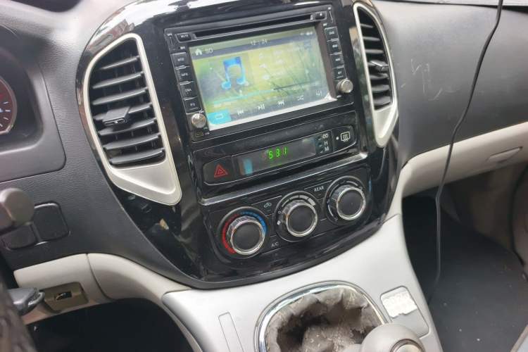 Used FORTHING Lingzhi 2015 M5 Q3 2.0L 7-seat Long-wheelbase Comfort Version Audio And AC Panel