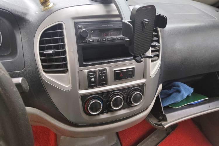 Used FORTHING Lingzhi 2015 M3 1.6L 7-Seater Comfort Model Audio And AC Panel