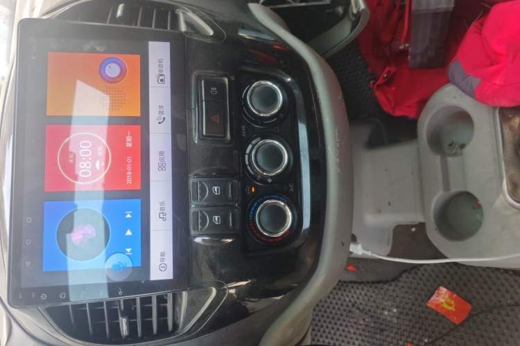 Used FORTHING Lingzhi 2015 M3 1.6L 7-Seater Luxury Model Audio And AC Panel