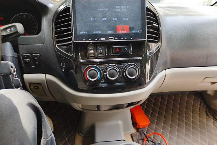 Used FORTHING Lingzhi 2015 M3 1.6L 7-Seater Luxury Model Audio And AC Panel