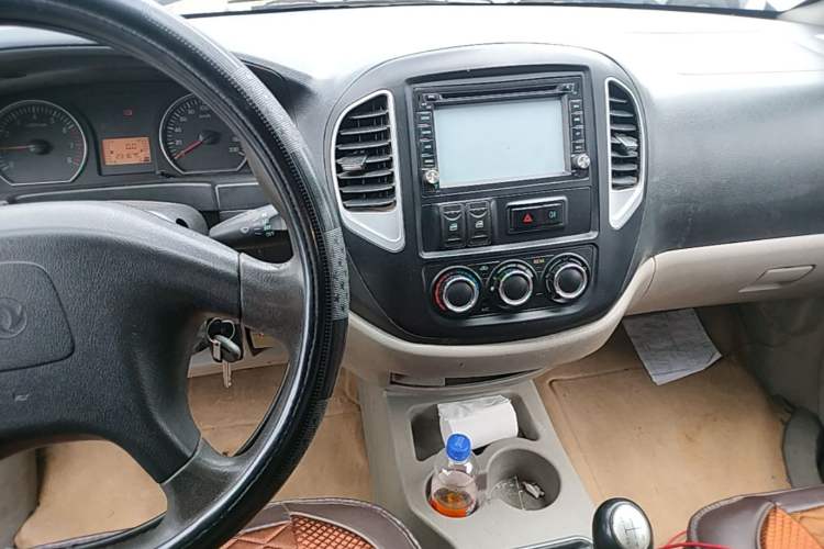 Used FORTHING Lingzhi 2015 V3 1.5L 7-seat Standard Model Audio And AC Panel