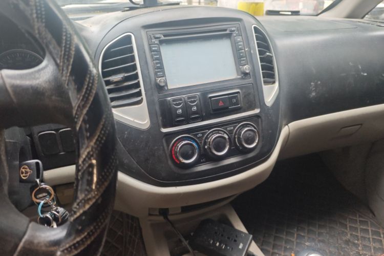 Used FORTHING Lingzhi 2015 V3 1.5L 7-seat Standard Model Audio And AC Panel