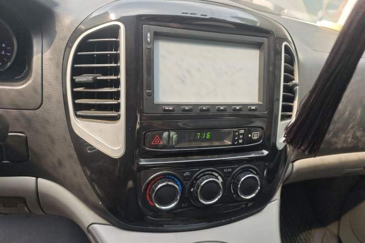 Used FORTHING Lingzhi 2015 M5 Q3 2.0L 7-seat Long-Wheelbase Luxury Model Audio And AC Panel