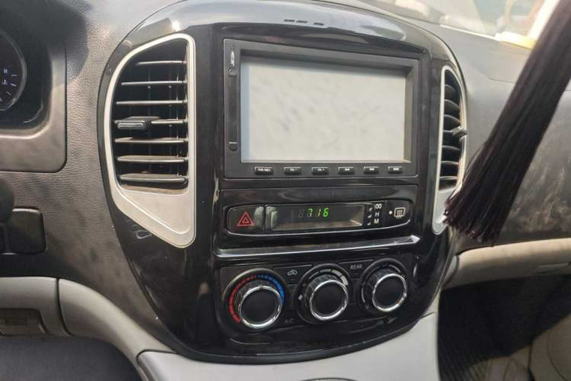 Used FORTHING Lingzhi 2015 M5 Q3 2.0L 7-seat Long-Wheelbase Luxury Model Audio And AC Panel