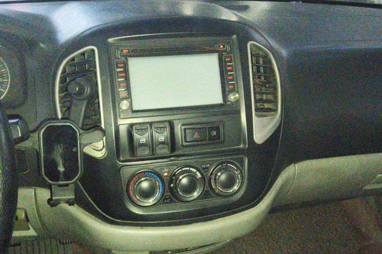 Used FORTHING Lingzhi 2015 V3 1.6L 7-Seater Comfort Model Audio And AC Panel