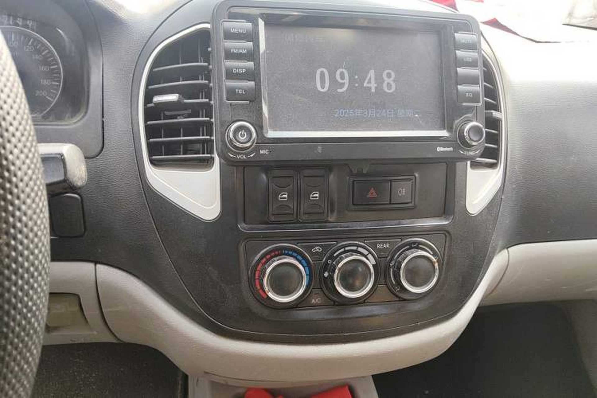 Used FORTHING Lingzhi 2015 V3 1.5L 7-Seater Comfort Model Audio And AC Panel