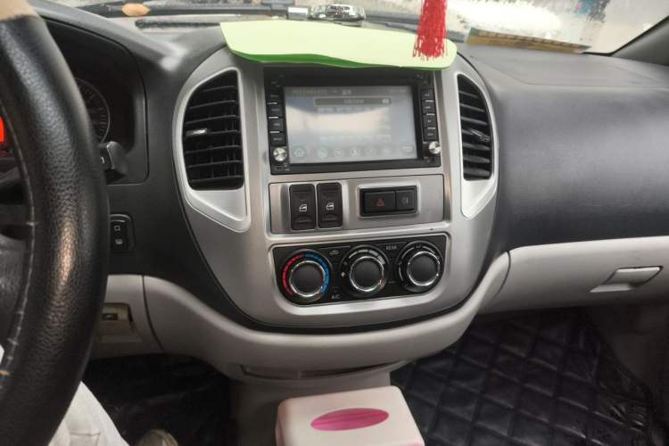 Used FORTHING Lingzhi 2015 M3 1.6L 7-Seater Luxury Model Audio And AC Panel
