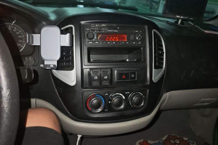 Used FORTHING Lingzhi 2015 V3 1.6L 7-Seater Standard Model Audio And AC Panel
