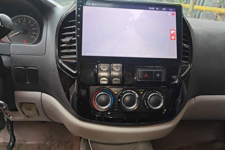Used FORTHING Lingzhi 2015 V3 1.5L 7-Seater Comfort Model Audio And AC Panel