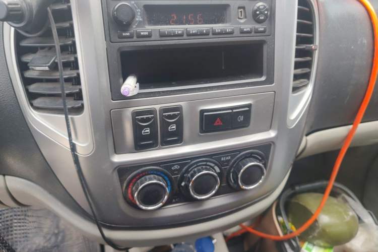 Used FORTHING Lingzhi 2015 M3 1.6L 7-Seater Standard Model Audio And AC Panel