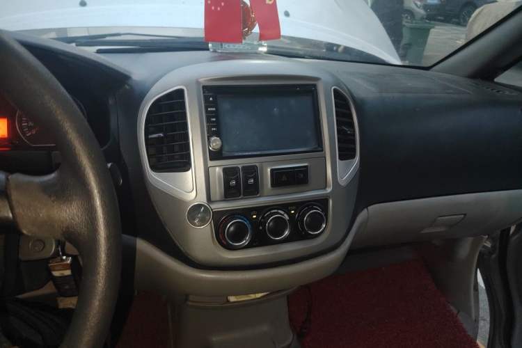 Used FORTHING Lingzhi 2015 M3 1.6L 7-Seater Comfort Model Audio And AC Panel