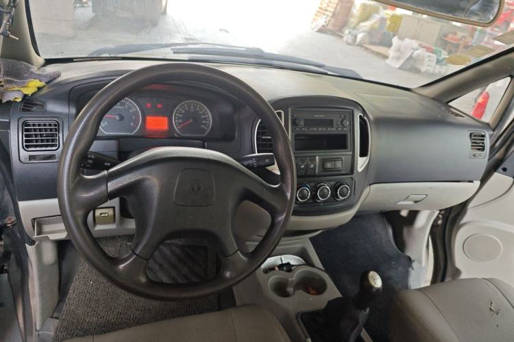Used FORTHING Lingzhi 2015 V3 1.5L 7-seat Standard Model Center Console