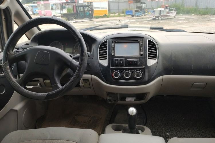 Used FORTHING Lingzhi 2015 V3 1.5L 7-Seater Luxury Model Center Console