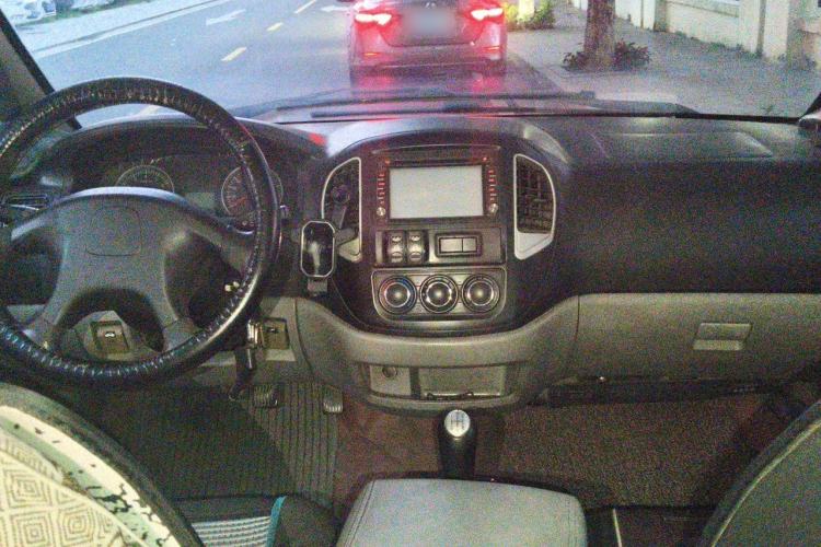 Used FORTHING Lingzhi 2015 V3 1.6L 7-Seater Comfort Model Center Console