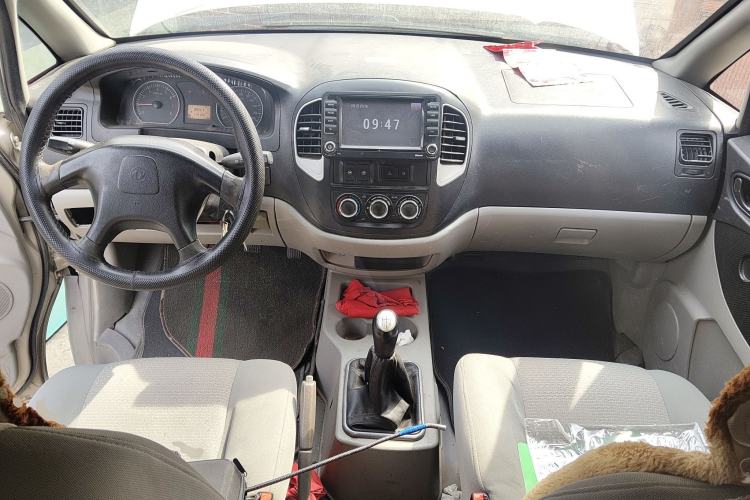 Used FORTHING Lingzhi 2015 V3 1.5L 7-Seater Comfort Model Center Console