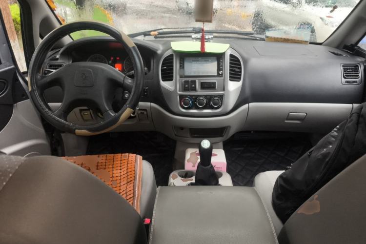 Used FORTHING Lingzhi 2015 M3 1.6L 7-Seater Luxury Model Center Console