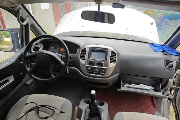 Used FORTHING Lingzhi 2015 M3 1.6L 7-Seater Standard Model Center Console