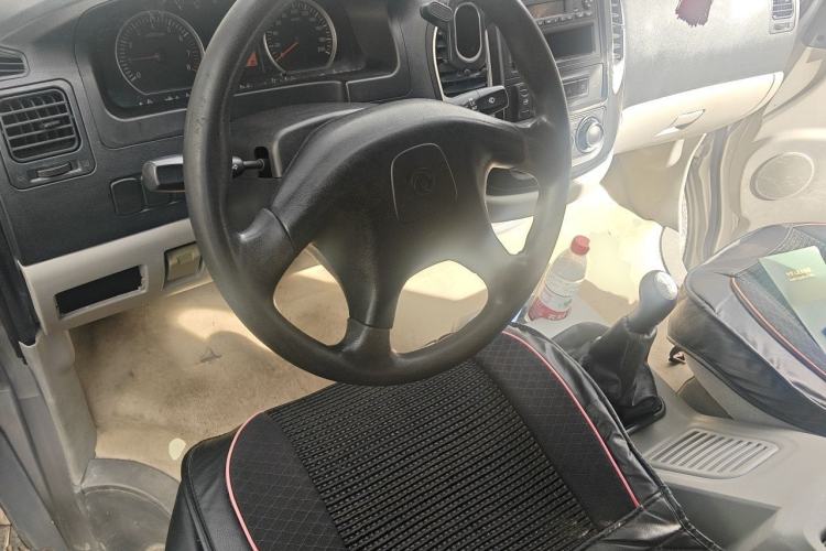 Used FORTHING Lingzhi 2015 V3 1.5L 5-Seater Special Offer Model Center Console