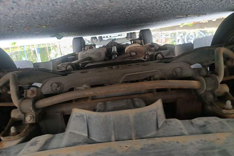 Used FORTHING Lingzhi 2015 V3 1.5L 7-Seater Luxury Model Chassis Front