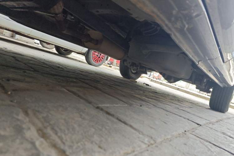 Used FORTHING Lingzhi 2015 V3 1.5L 7-seat Standard Model Chassis Front Left