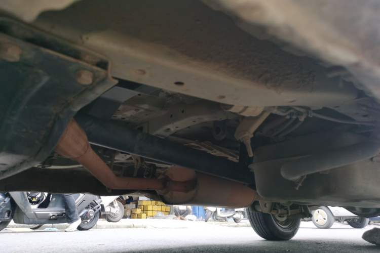 Used FORTHING Lingzhi 2015 V3 1.5L 7-seat Standard Model Chassis Front Left