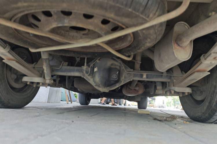 Used FORTHING Lingzhi 2015 V3 1.5L 7-seat Standard Model Chassis Rear
