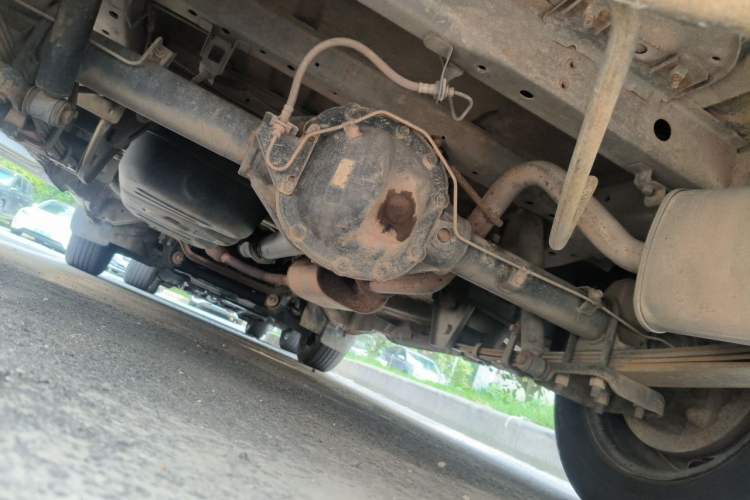 Used FORTHING Lingzhi 2015 M3 1.6L 7-Seater Comfort Model Chassis Rear