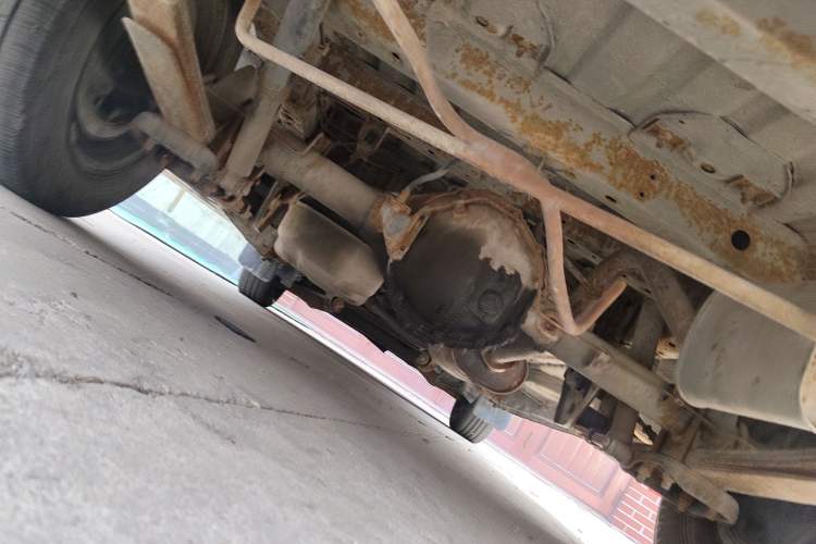 Used FORTHING Lingzhi 2015 V3 1.5L 7-Seater Comfort Model Chassis Rear
