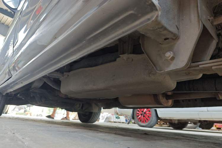 Used FORTHING Lingzhi 2015 V3 1.5L 7-seat Standard Model Chassis Rear Left