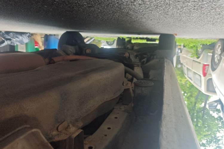 Used FORTHING Lingzhi 2015 V3 1.5L 7-seat Standard Model Chassis Rear Left