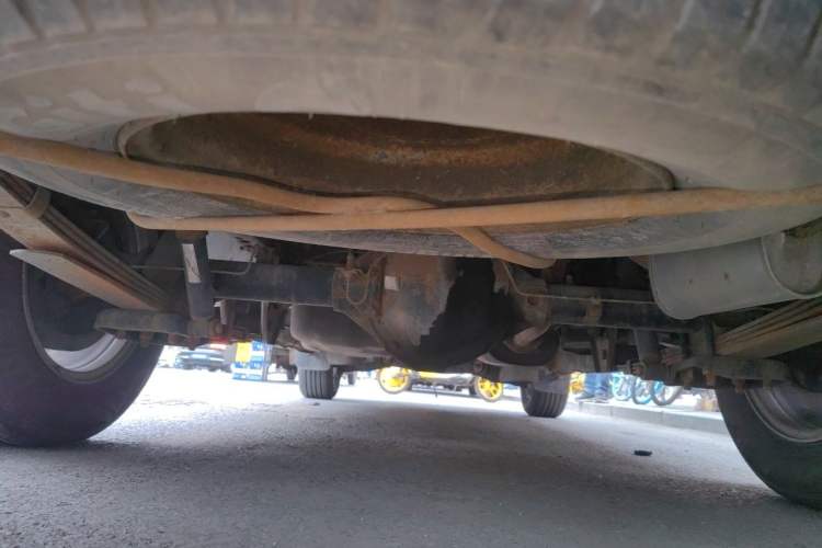 Used FORTHING Lingzhi 2015 M3 1.6L 7-Seater Comfort Model Chassis Rear