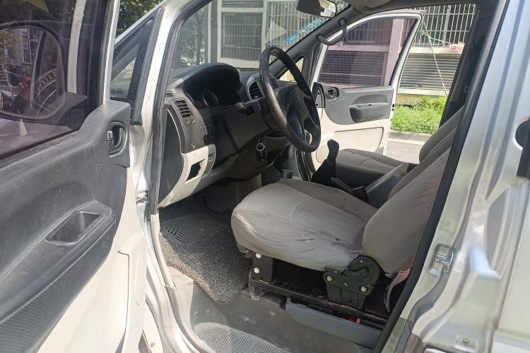Used FORTHING Lingzhi 2015 M3 1.6L 7-Seater Comfort Model Driver Seat