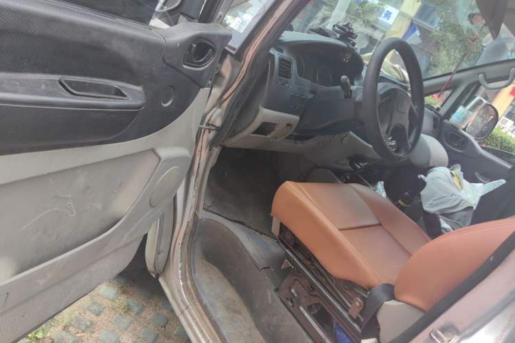 Used FORTHING Lingzhi 2015 V3 1.5L 7-seat Standard Model Driver Seat