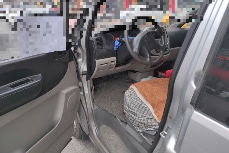 Used FORTHING Lingzhi 2015 M3 1.6L 7-Seater Comfort Model Driver Seat