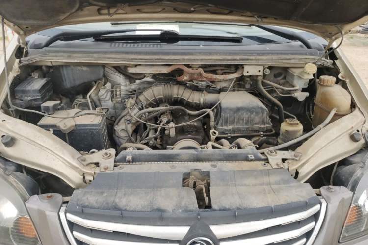 Used FORTHING Lingzhi 2015 V3 1.5L 7-Seater Luxury Model Engine Bay