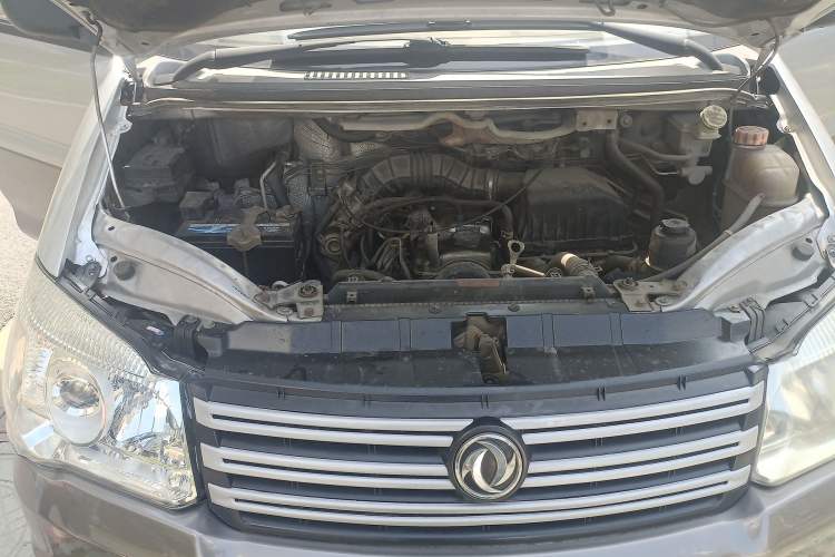 Used FORTHING Lingzhi 2015 M3 1.6L 7-Seater Comfort Model Engine Bay