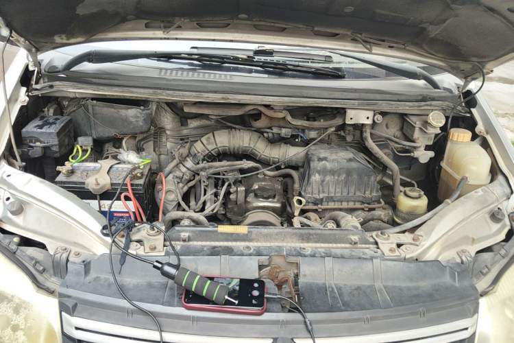 Used FORTHING Lingzhi 2015 M3 1.6L 7-Seater Comfort Model Engine Bay