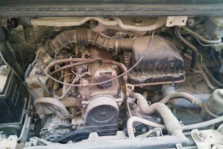 Used FORTHING Lingzhi 2015 M3 1.6L 7-Seater Comfort Model Engine Bay