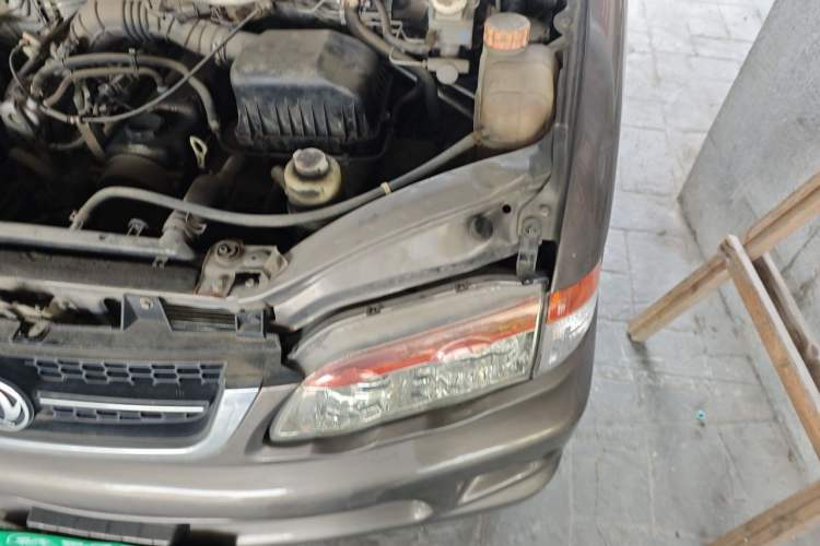 Used FORTHING Lingzhi 2015 V3 1.5L 7-seat Standard Model Engine Bay Left
