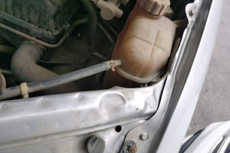 Used FORTHING Lingzhi 2015 V3 1.5L 7-seat Standard Model Engine Bay Left