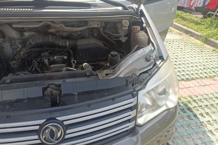 Used FORTHING Lingzhi 2015 M3 1.6L 7-Seater Comfort Model Engine Bay Left