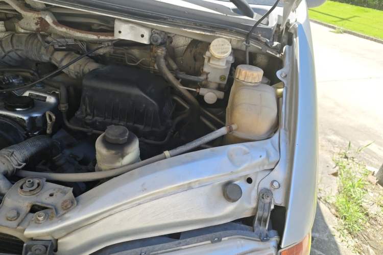 Used FORTHING Lingzhi 2015 V3 1.6L 7-Seater Standard Model Engine Bay Left